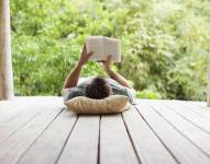 Sin libros, no seríamos humanos como lo somos, le dice a BBC Ideas la biblioterapeuta Ella Berthoud.