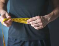 Imagen referencial de alguien perdiendo peso.