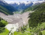 Pueblo suizo sepultado por el derrumbe de un glaciar.