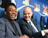 Presidente de la FIFA pedirá a la FEF que un estadio de Ecuador lleve el nombre de Pelé