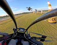 Fotografía en primera persona de como se ve conducir un Jetson ONE