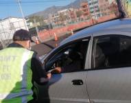 Los conductores acudieron hoy a los sitios habilitados para el trámite en la capital y Los Chillos.