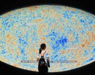 Una imagen de la radiación de fondo de microondas en el planetario de Shanghai, China.