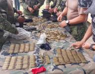 Las municiones que fueron halladas por los soldados ecuatorianos en la zona de Mataje.