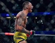 Michael Morales celebra su victoria ante Jake Matthews, el 18 de noviembre de 2023.