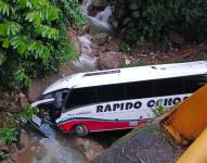 Accidente de un bus en Colombia deja al menos tres personas muertas.