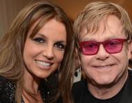 Foto de archivo de Britney Spears junto a Elton John