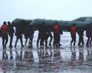 Migrantes en la costa de Francia.