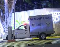 La madrugada de ayer, 12 de octubre, alias Samir fue asesinado en una urbanización privada en el norte de Guayaquil. En la foto se ve el ingreso del vehículo de Medicina Legal.