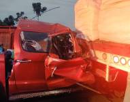 Un choque entre dos vehículos dejó cinco fallecidos en la vía Balzar - El Empalme, en Guayas.