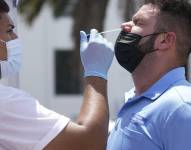 Según el mandatario colombiano, de los 50 millones de colombianos, más 11,2 millones tienen además la dosis de refuerzo. AP/Archivo