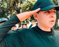 Imagen de estudiantes haciendo la premilitar.