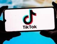 La joven de 16 años hizo una seña que había aprendido en la red social.