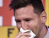 El futbolista argentino se mostró muy emocional en su discurso de despedida.
