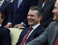 El secretario de defensa Pete Hegseth (centro), el vicepresidente JD Vance (izq.) y el asesor de seguridad nacional Mike Waltz.
