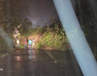 La vía Mitad del Mundo-Río Blanco permanecerá cerrada por deslizamientos de tierra