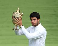 El español Carlos Alcaraz conquistó su primer Wimbledon al derrotar al serbio Novak Djokovic (1-6, 7-6 (6), 6-1, 3-6 y 6-4).