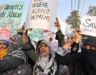 Foto de archivo de un grupo de mujeres en una protesta contra los llamados crímenes de honor en Pakistán