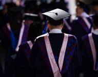 Los jóvenes chinos están cada vez más cansados de tanto trabajo o luchando por encontrar empleos.