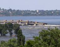 La represa de Kajovka, Ucrania, sufrió daños severos el 6 de junio