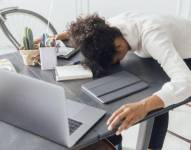 Burnout: qué es el creciente síndrome de estar quemado por el trabajo y cómo combatirlo