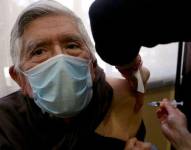 La tercera dosis estará destinada principalmente a ancianos y otros grupos de riesgo.