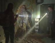 Una escena del drama televisivo postapocalíptico de HBO The Last of Us que muestra un cuerpo consumido por hongos Cordyceps