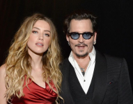 Los exesposos Amber Heard y Johnny Depp mientras estaban en una relación, en una alfombra roja.