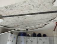 Imagen del colapso de una losa en el cuarto de servicio de un centro comercial.