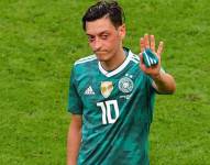 Mesut Özil, anunció su retiro profesional luego de 17 temporadas activo.