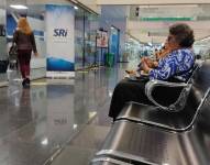 Foto referencial a adultos mayores en el IESS.