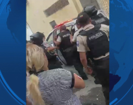 La madre de la pequeña fue llevada a la Fiscalía General del Estado (FGE) para rendir su versión. Dijo que ella no estaba en casa el sábado y cuando llegó, encontró a la niña golpeada.