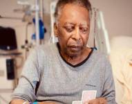 Pelé de 28 años, triple campeón mundial, fue hospitalizado de emergencia.