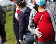 Las mujeres en periodo de gestación y lactancia tienen una protección especial dentro de sus empleos. AP/Referencial