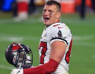 El ala cerrada de 33 años anunció su retiro luego de 11 temporadas en la NFL.