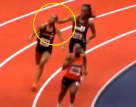 Una atleta agredió a una rival golpeándola con un testigo por haberla adelantado en la curva anterior.