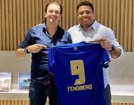 Ronaldo Nazario firmó formalmente el contrato por el que se convirtió en propietario del 90% del Cruzeiro, uno de los clubes de fútbol más tradicionales de Brasil.