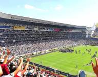 El estadio Rodrigo Paz Delgado con su aforo al máximo.