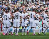Jugadores de Eslovenia celebrando su pase.