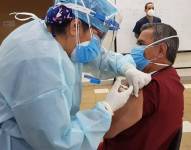 El requisito principal para la inoculación de una dosis de refuerzo es que la última se haya colocado como mínimo seis meses antes.