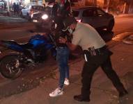 Policías y militares unen fuerzas para frenar a la delincuencia en un barrio popular del norte de la capital. Foto: Policía Ecuador