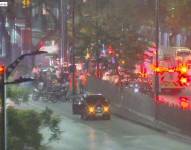 El vehículo terminó trepado en un parterre y con su parte lateral izquierda destruida.