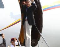 Foto referencial del presidente Guillermo Lasso en el avión presidencial