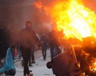 Manifestantes se enfrentan a la policía en Bélgica en medio de las protestas contra las medidas de covid-19 y el pase sanitario impuestos en el país.