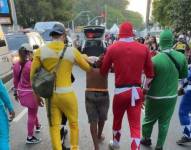 Agentes de la policía en Brasil se disfrazan de Power Rangers para poder arrestar a carteristas durante el Carnaval en Sao Paulo.