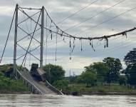 La Secretaría Nacional de Gestión de Riesgos (SNGR) informó que la estructura se desplomó sobre el río Daule alrededor de las 18:00 de este miércoles 19 de marzo.