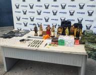 Las autoridades hallaron imágenes de la santa muerte durante allanamientos en Socio Vivienda, en el noroeste de Guayaquil.