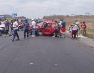 Un siniestro de tránsito entre tres vehículos en el kilómetro 74 de la vía a la Costa.