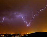 Los rayos, en esta imagen sobre Jaipur, matan a decenas de personas cada año en India.