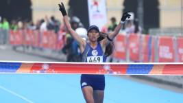 Silvia Ortiz cruzando la meta.